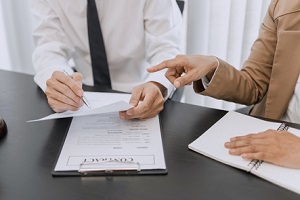 lawyer and client negotiation in legal judgement consulting