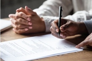 people ready to sign after finalizing contract