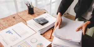 employees who work with a lot of documents Searching for documents