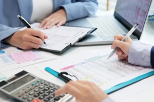 expert woman asian female people review data number costing managerial account prepare monthly actual cost variance report